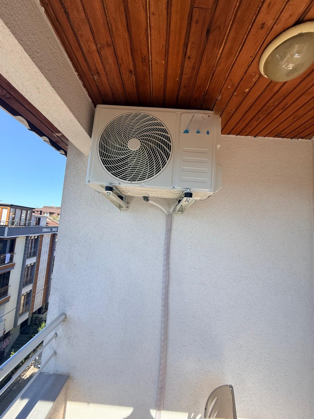 Klima dış ünite balkon montajı